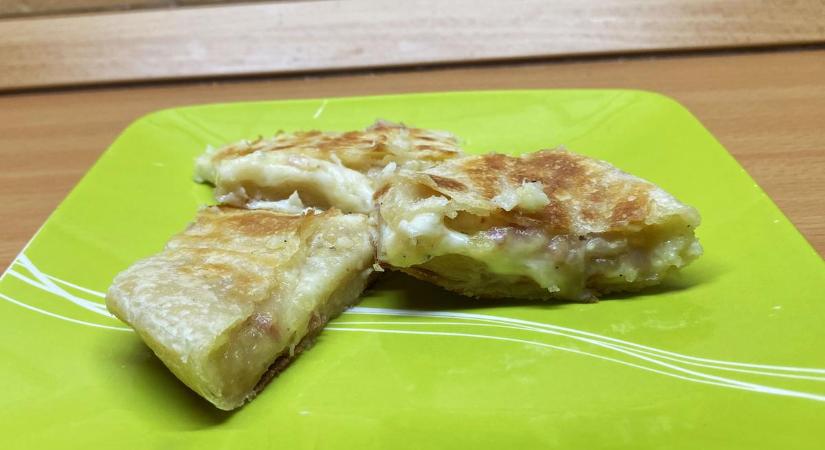Kolléganőnk sajtos-krumplis-baconös nasija finomabb, mint bármelyik pizza