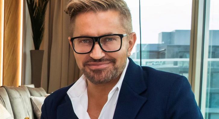 Jákob Zoltán megmutatta, mi van a hűtőjében: pár üveg ásványvízért a fél világot átrepülte