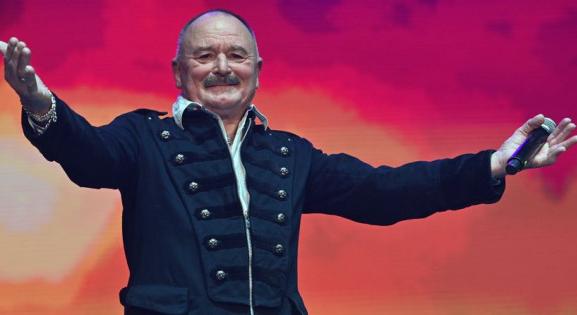 Jézus helyén ábrázolja magát Nagy Feró