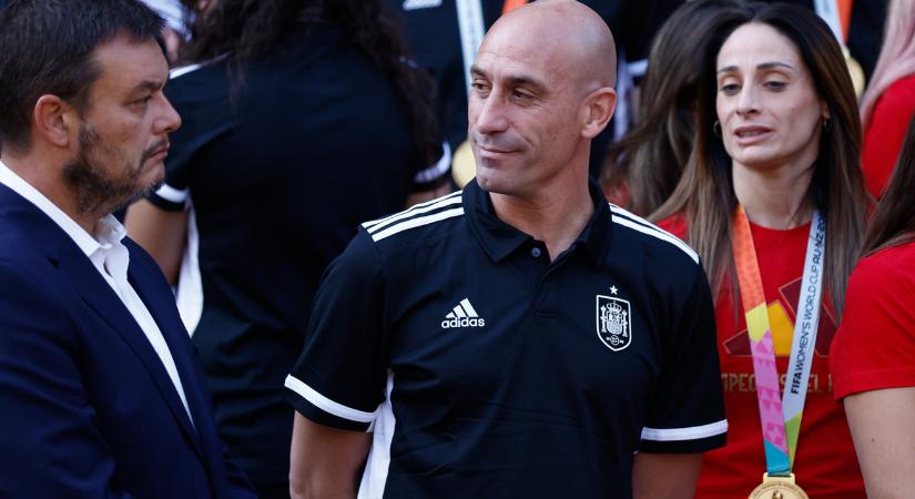 Nem hajlandó távozni posztjáról a szexuális zaklatással vádolt spanyol sportvezető