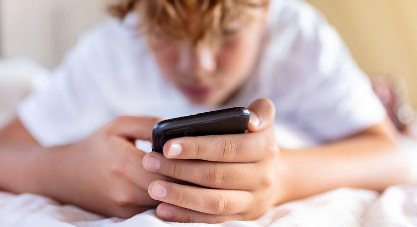 Ne fegyelmezd a kamaszt a telefonjával – a kütyümegvonás nem jó eszköz