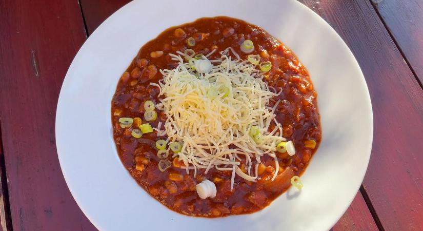 Kollégánk vitt egy kis csavart a klasszikus chili con carne-ba – mennyei lett
