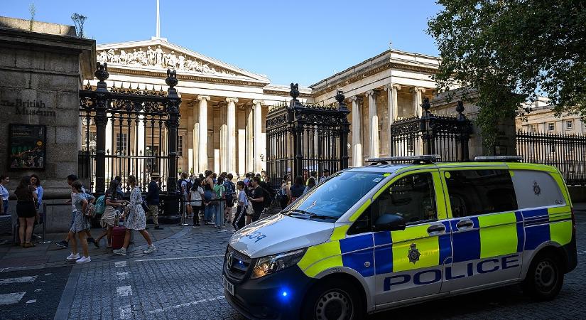 Fillérekért árulták a lopott műkincseket, elsöpörte a botrány a British Museum igazgatóját