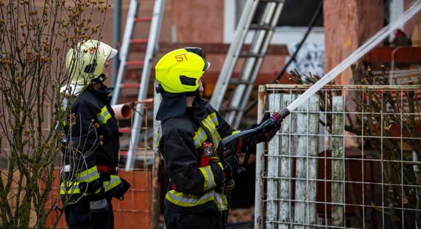 Tűz egy püspökladányi házban, több helyiség is kigyulladt