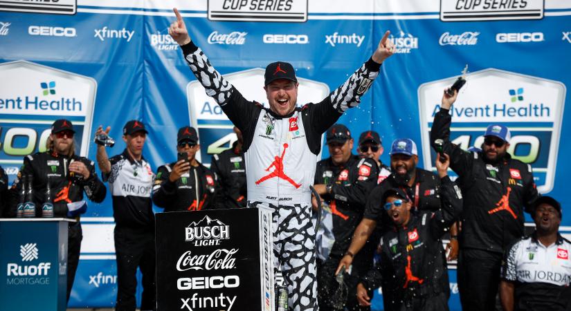 NASCAR: Bejelentette végleges visszavonulását Kurt Busch, akinek élete Hollywoodért kiált