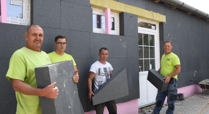 Két közösségi ház is megújul Fegyverneken