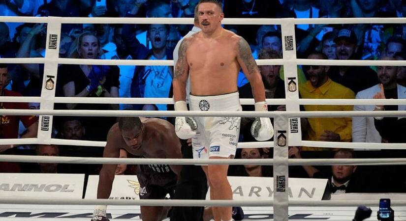 Usyk idő előtt nyert Dubois ellen