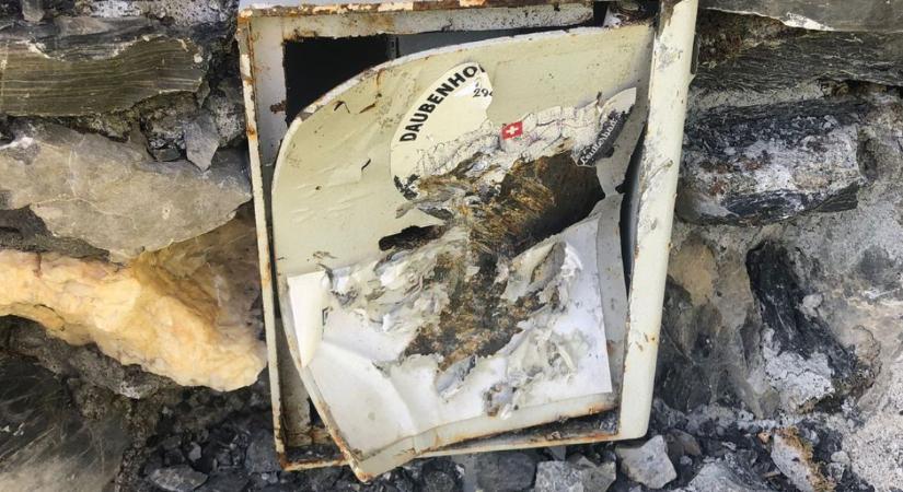 Végigmentek Svájc egyik legnehezebb hegymászó útvonalán, hogy meglopják a helyi hegymászó klubbot