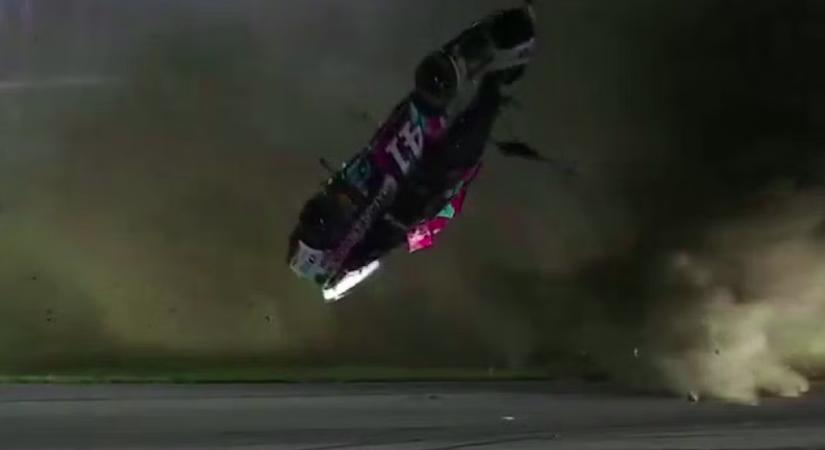 NASCAR: Elhagyhatta a kórházat a brutálisan nagyot bukott Ryan Preece