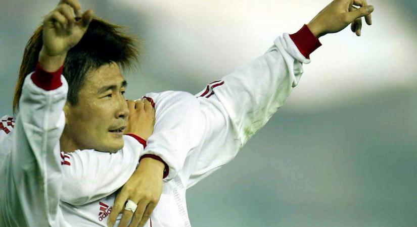 Visszamenőleg törlik ki a történelemkönyvekből a legeredményesebb kínai focistát, mert felszólalt a rendszer ellen