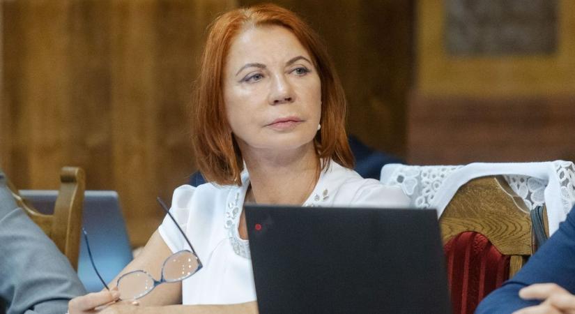 Valakinek takargatnivalója lehet, ezért tart zárt ülést az egri közgyűlés Orosz Ibolya szerint