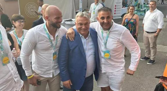 Győzike Orbán Viktorral is szelfizett, de még egy sztárpár fényképezkedett a Fidesz rendezvényén: fotók