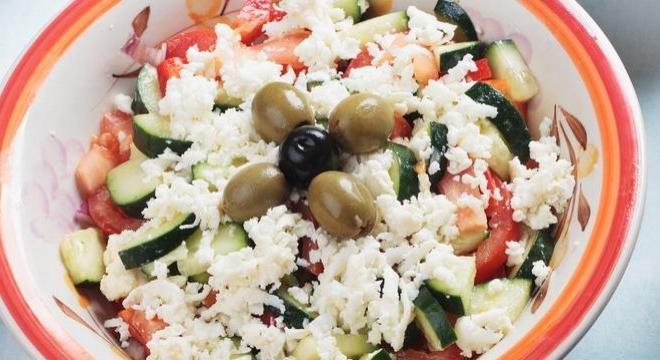 3 mediterrán saláta, hogy kiélvezhessük a zamatos paradicsomot