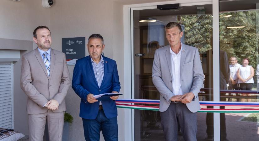 Diákszállót adott át Potápi Árpád János a Muravidéken