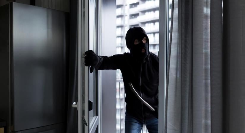Horror: arra ébredt éjjel a barátjával alvó kazincbarcikai nő az otthonában, hogy ráfeküdt egy betörő