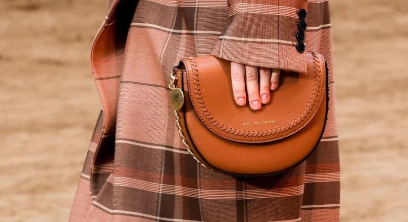 Műanyagmentes, fenntartható vegán bőrből készülnek Stella McCartney új táskái