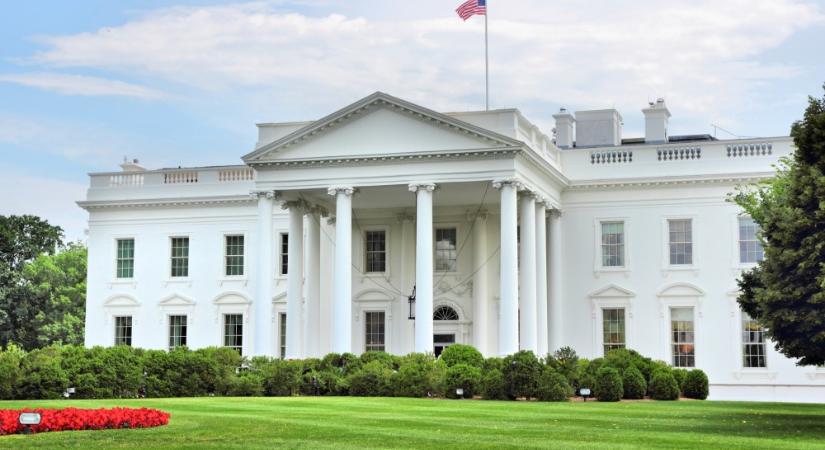 Elon Muskot és Mark Zuckerberget is Washingtonba várják