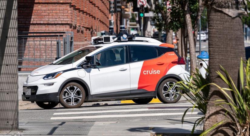 Tovább hódítana a Cruise robottaxija