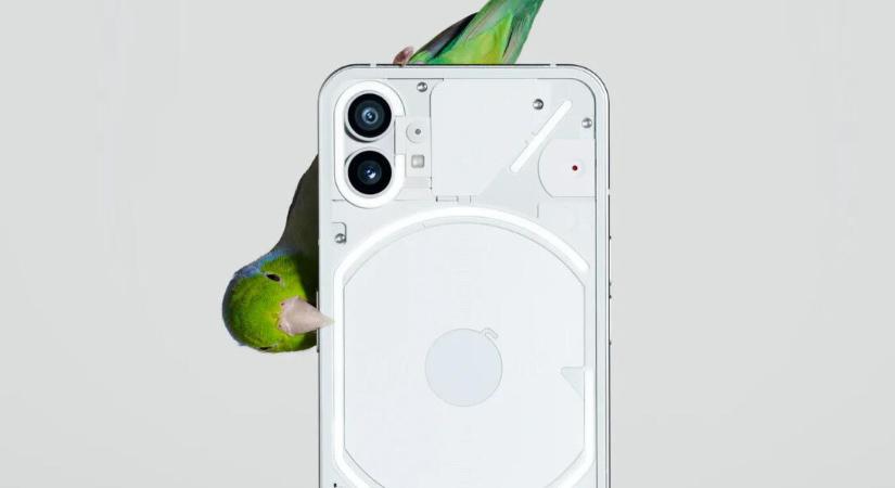 Jelezhet a Phone (1), telepíthető a Nothing OS 2.0
