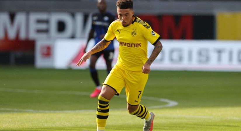 Hajvágás miatt büntették meg a Dortmund szélsőjét