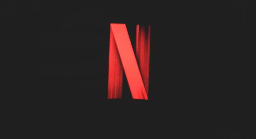 Netflix: A kritikusok is odáig vannak az új vígjátékért, ami dominál a platformon