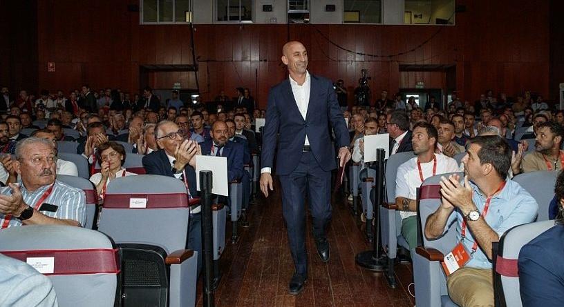 Már a spanyol szövetség is lemondásra szólítja fel Luis Rubialest