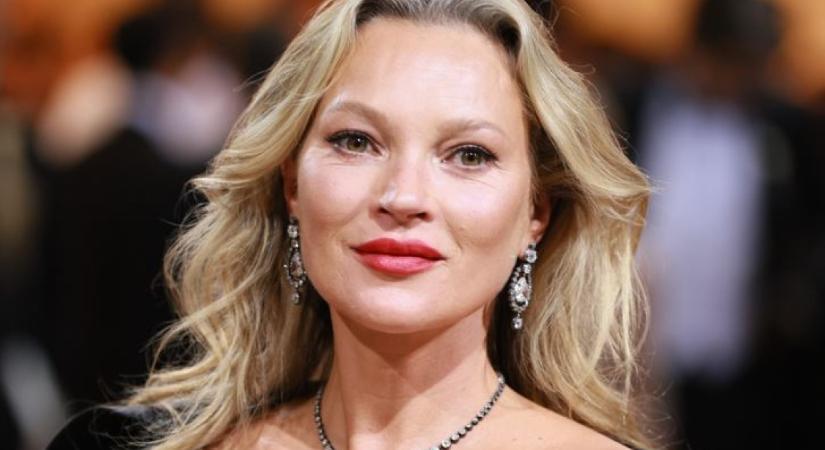 Lehetetlen őket megkülönböztetni: ez a gyönyörű nő szakasztott úgy néz ki, mint Kate Moss, kísérteties a köztük lévő hasonlóság