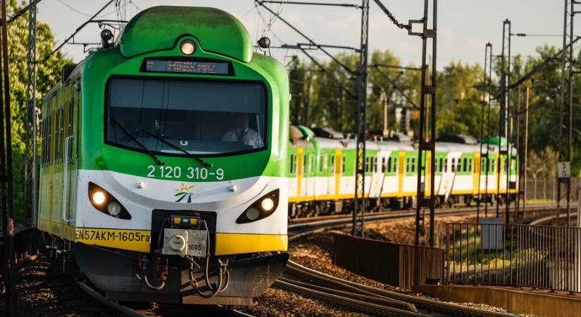 Pánik a lengyel vonatokon, hackerek hozták működésbe a vészfékeket