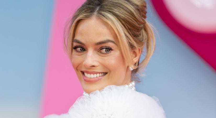 A fürdőruhás Margot Robbie és jóképű férje majd’ felfalták egymást a nyaralásukon