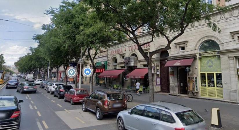 Lezuhant egy gipszstukkó az egyik Teréz kőrúti társasház homlokzatáról