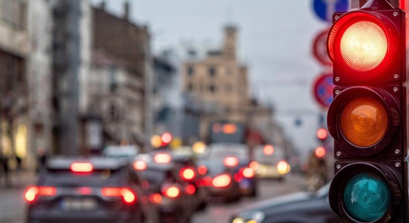 Mi a helyes áthaladási sorrend az ábrán? 100-ból 90 ember elbukik ezen a KRESZ-teszten, csak a született zsenik oldják meg elsőre