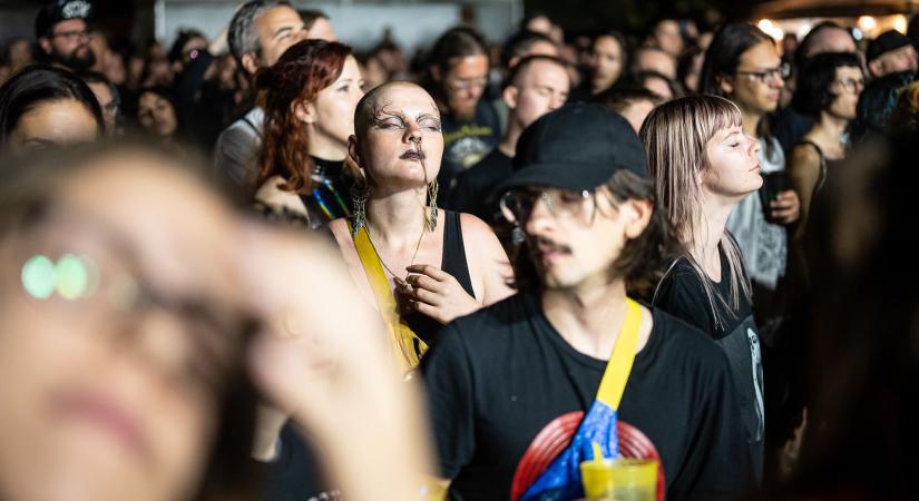 Zakatoló metálzenére csukott szemmel dülöngélni – ilyen az ország legkisebb fesztiválja