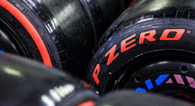 Szingapúrba a leglágyabb gumikat viszi a Pirelli, de Japánra és Katarra „bekeményít”
