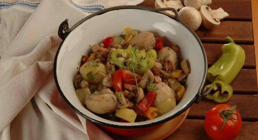 Bográcsban készíthetjük el kedvencünket: gulyásleves recept