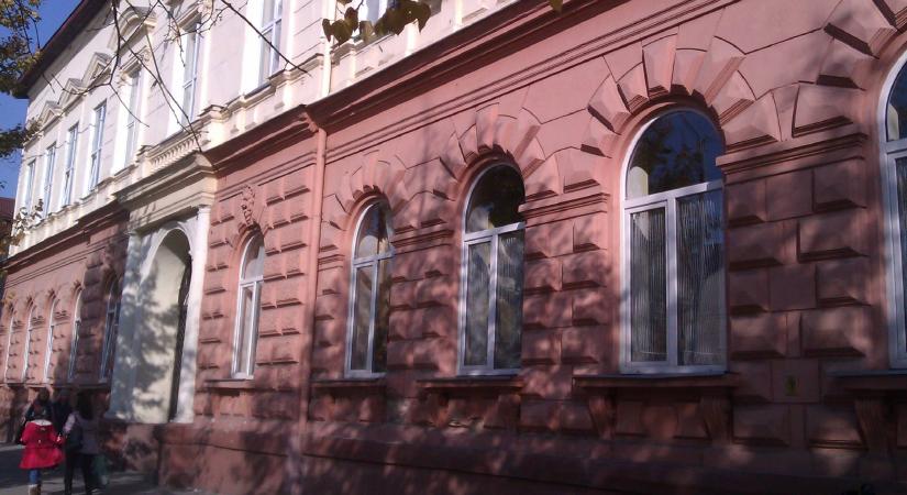 A provokatív igazgatóváltás után ukránosítás a cél Munkácson