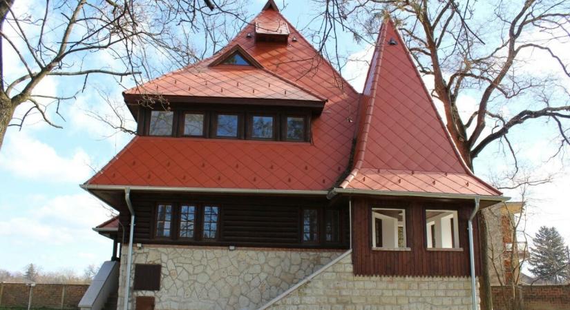 Kós Károly-tárlat nyílt a vésztői Bagolyvárban