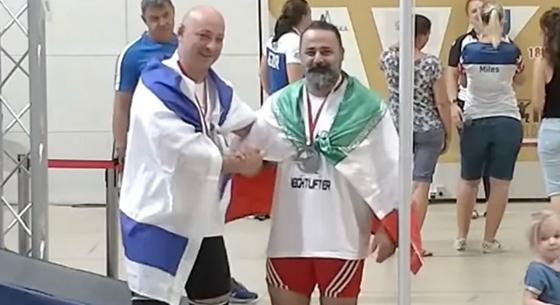 Egy életre eltiltották az izraelivel kezet fogó iráni súlyemelőt