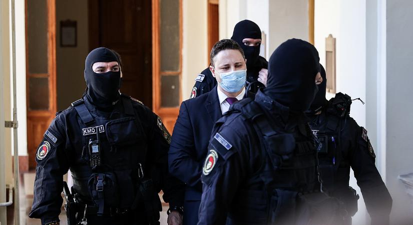 Itt az újabb fordulat: a végrehajtók fegyelmi ügyeibe is beleszólhatott Schadl György