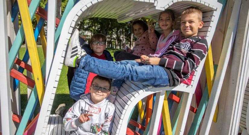 Napsütötte osztálytermekbe térhetnek vissza az iskolások