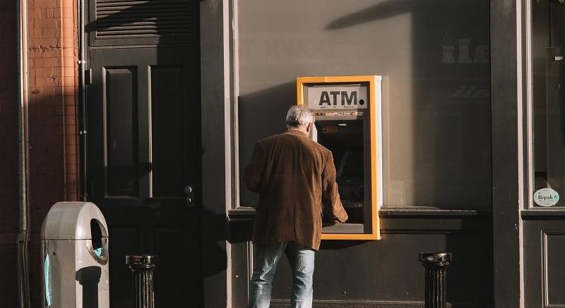 Elfogták a trükkös bankautomata-rablót