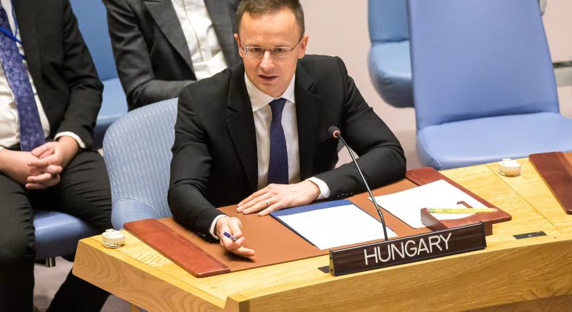 Szijjártó: a kormány megvitatni sem hajlandó az ukrajnai fegyverszállítások finanszírozását, amíg nem teljesülnek a feltételei