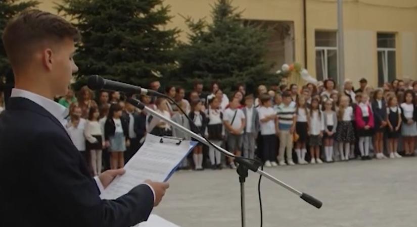 Nem hangozhatott el a magyar himnusz egy munkácsi magyar nemzetiségi iskola évnyitóján