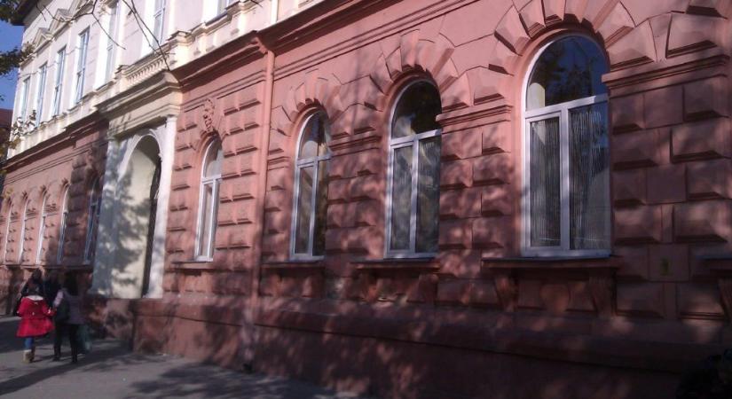 Nem játszhatták le a magyar himnuszt egy munkácsi iskola évnyitóján