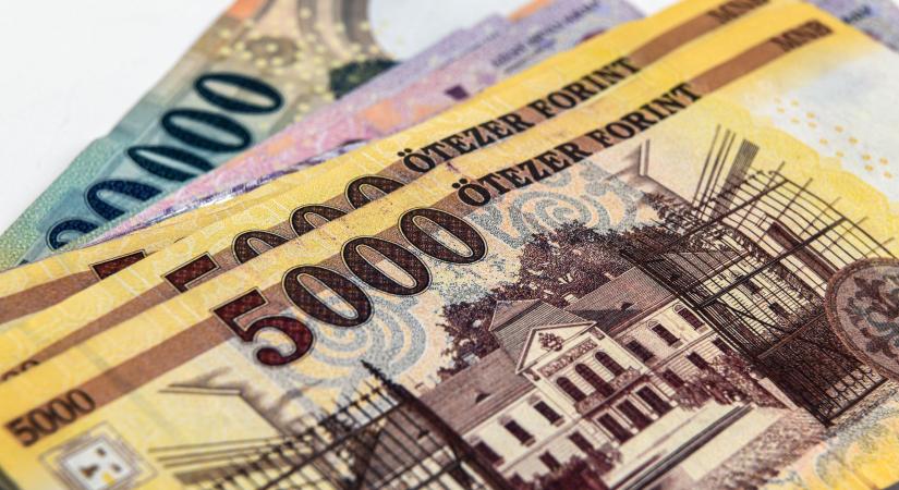 Jelentősen emelkedhet a minimálbér 2024-től Magyarországon