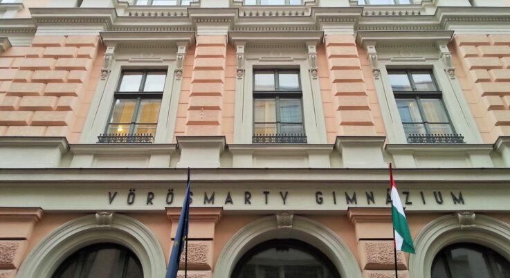 A Vörösmarty Gimnázium tanárainak közleménye: “Minden külső kényszer ellenére megőrizzük iskolánkat olyannak, amilyennek megszerettük”
