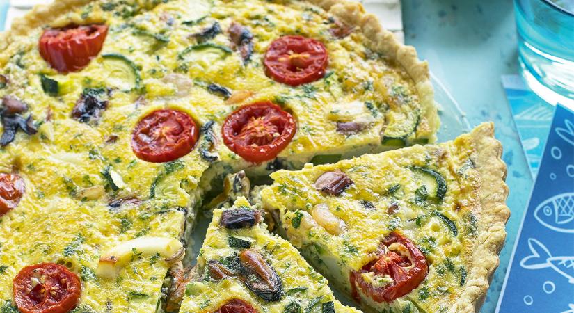 Cukkinis-paradicsomos quiche tenger gyümölcseivel