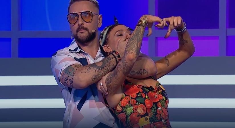 Szerencsekerék VIP: Tóth Gabi súgni próbált Pápai Jocinak, Majka szó szerint lefogta, megy meggátolja ebben