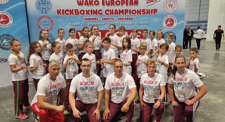 13 arany formagyakorlatban az utánpótlás kick-box Eb-n