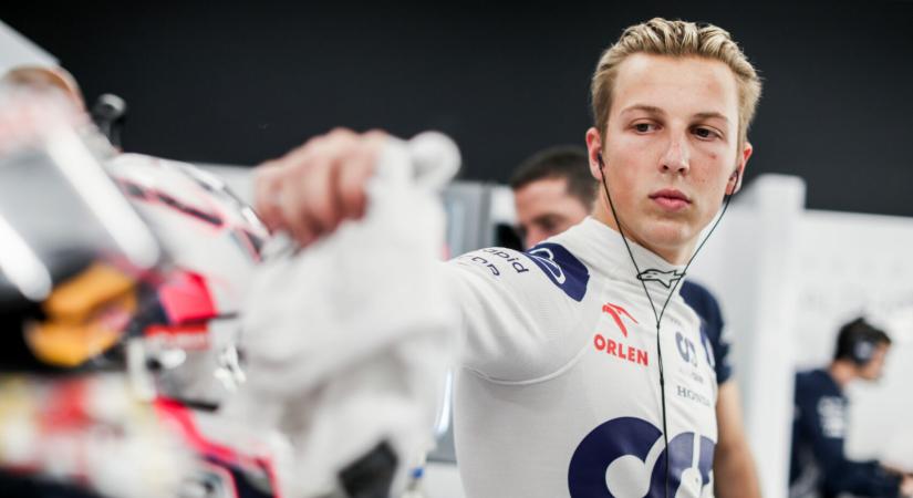 A NASCAR új sztárjának is volt része a legújabb F1-es pilóta karrierjében