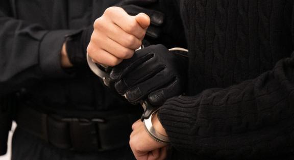 Őrizetbe vették Cipruson a korrupcióval vádolt izraeli bányatulajdonost